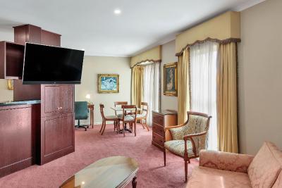 Canterbury International Hotel - Accommodation Cairns 11