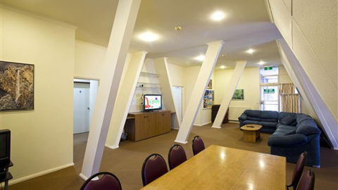 Alpha Ski Lodge - Accommodation Cairns 1