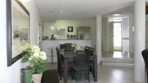 Waterfront Villa Tarni 14 - Accommodation Cairns 1