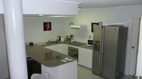 Waterfront Villa Tarni 14 - Accommodation Cairns 2