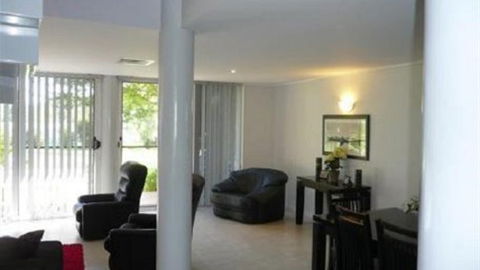 Waterfront Villa Tarni 14 - Accommodation Cairns 5