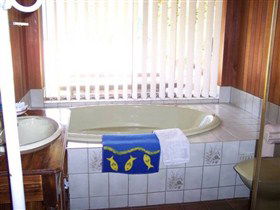 Botts Beach Retreat - Accommodation Cairns 3
