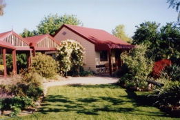 Alpine Country Cottages - Accommodation Cairns 0