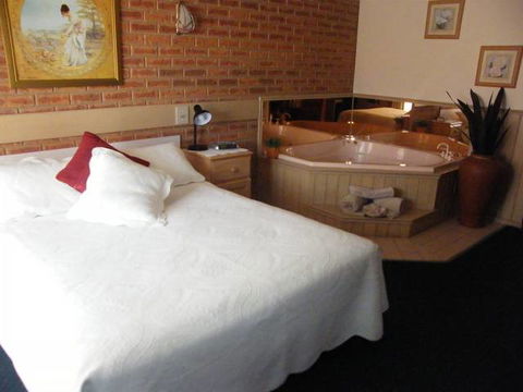 BEST WESTERN Colonial Motor Inn Bairnsdale - Accommodation Cairns 2