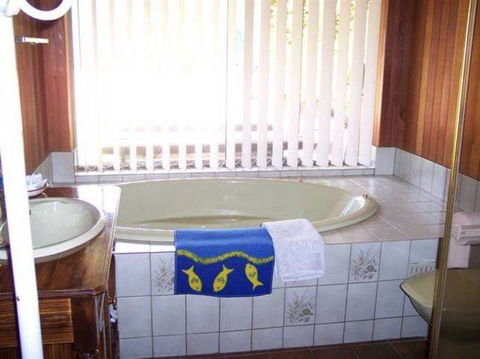 Bott's Beach Retreat - Accommodation Cairns 3