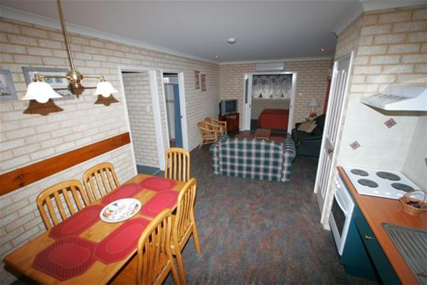 Busselton Villas and Caravan Park - Accommodation Cairns