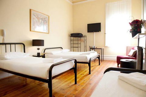 Claremont Guest House - Accommodation Cairns 0