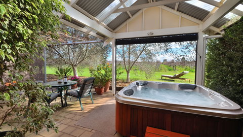 Stephanette's Cottage - Accommodation Cairns 2