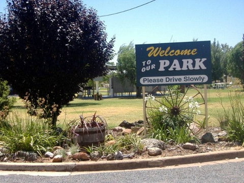 Country Club Caravan Park - Accommodation Cairns 0