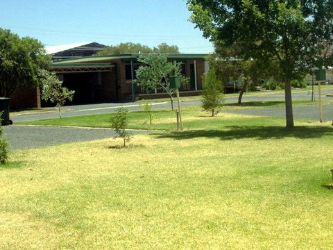 Country Club Caravan Park - Accommodation Cairns 3