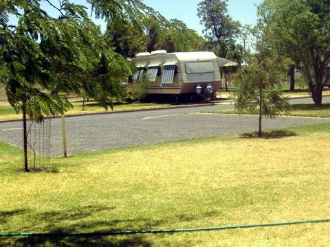 Country Club Caravan Park - Accommodation Cairns 4