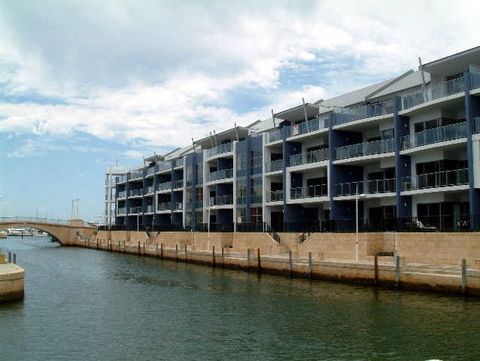 Dolphin Quay Apartment Hotel - Accommodation Cairns 0