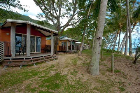 Ellis Beach Oceanfront Bungalows & Caravan Pk - Accommodation Cairns 2