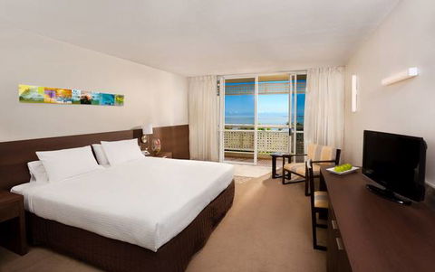 Holiday Inn Cairns Harbourside - Accommodation Cairns 0