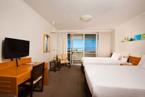 Holiday Inn Cairns Harbourside - Accommodation Cairns 1