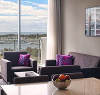 Meriton Serviced Apartments - Southport - Accommodation Cairns