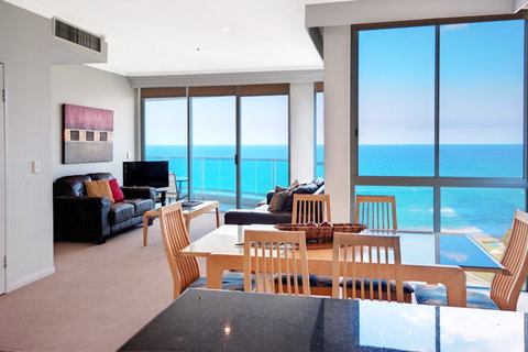 Pacific Views Resort - Main Beach - Accommodation Cairns 0