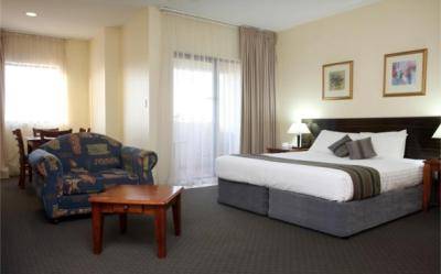 Quality Suites Boulevard On Beaumont Hotel - Accommodation Cairns 1