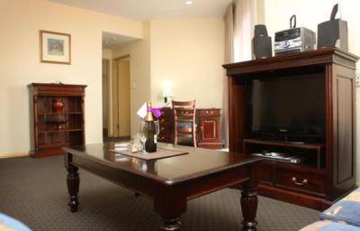 Quality Suites Boulevard On Beaumont Hotel - Accommodation Cairns 3