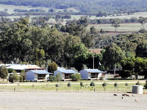 Stone Hut Cottages - Accommodation Cairns 0
