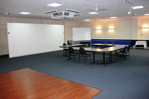 Sunshine Motor Inn - Accommodation Cairns 3