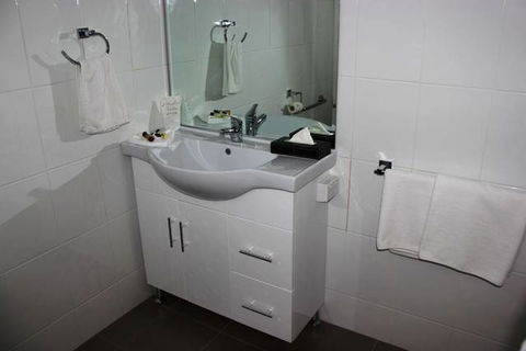 Sunshine Motor Inn - Accommodation Cairns 10