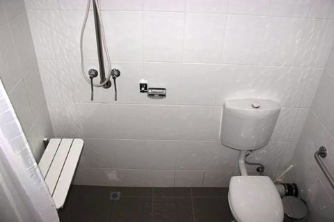 Sunshine Motor Inn - Accommodation Cairns 11