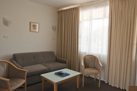 Taft Motor Inn - Accommodation Cairns 0