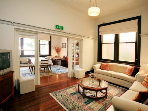 The Bank Guesthouse - Accommodation Cairns 2