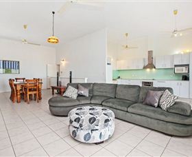 Beach View Holiday Villa - Accommodation Cairns 2