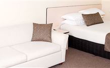 Highway Inn Motel - Hay - Accommodation Cairns 1
