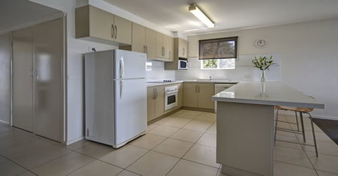 Albacore Luxury Holiday Apartments - Accommodation Cairns 2
