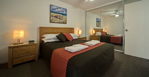 Albacore Luxury Holiday Apartments - Accommodation Cairns 4
