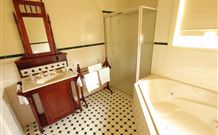 Wagga Wagga Country Cottages - - Accommodation Cairns 5