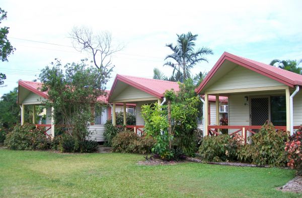 Flying Fish Point QLD Accommodation Cairns