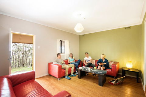 Mt Lofty YHA - Accommodation Cairns 4