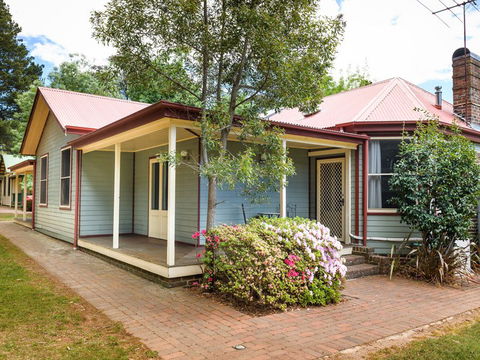 Federation Gardens And Possums Hideaway - Accommodation Cairns 0