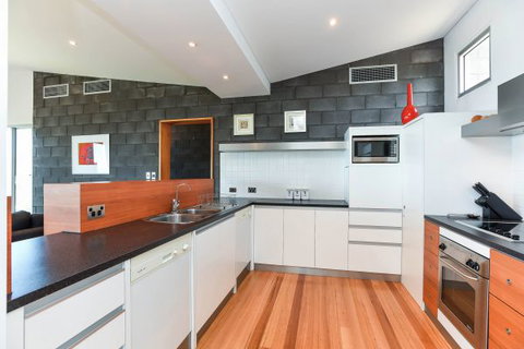 The Observatory - Accommodation Cairns 3