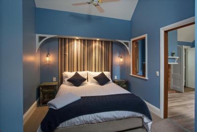 Oak Tree Lodge - Accommodation Cairns 0