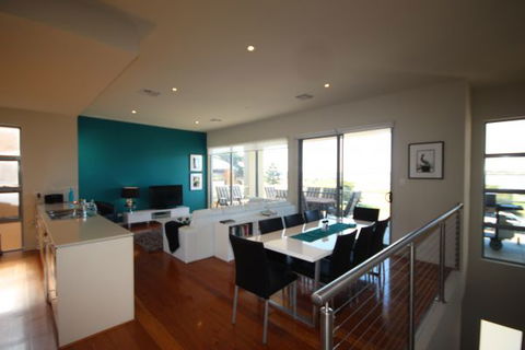 LJ Hooker Goolwa Holiday Rentals - 42 Underwood Avenue, Goolwa Beach - Accommodation Cairns 2