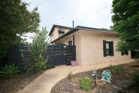 LJ Hooker Goolwa Holiday Rentals - 42 Underwood Avenue, Goolwa Beach - Accommodation Cairns 24