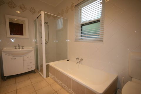 LJ Hooker Goolwa Holiday Rentals - 42 Underwood Avenue, Goolwa Beach - Accommodation Cairns 26
