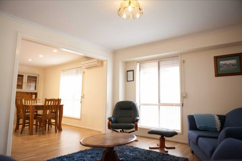 Unit 2 - Accommodation Cairns 2