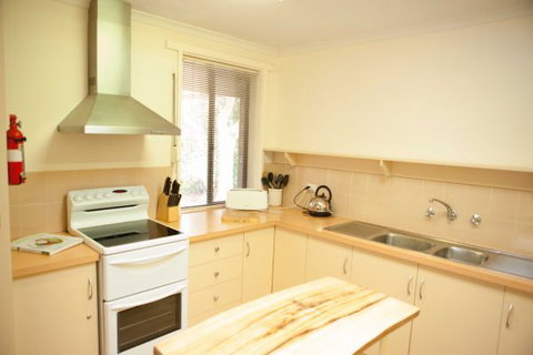 Unit 2 - Accommodation Cairns 5