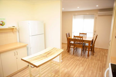 Unit 2 - Accommodation Cairns 6