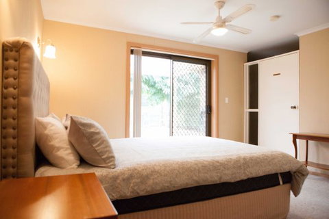 Unit 2 - Accommodation Cairns 7