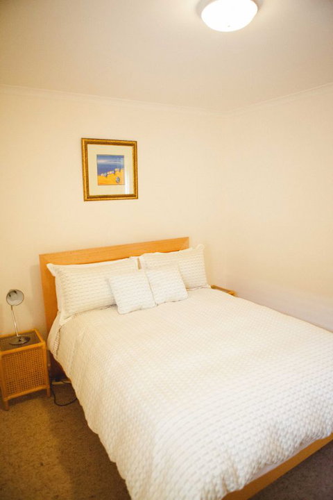 Unit 2 - Accommodation Cairns 8