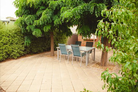 Unit 2 - Accommodation Cairns 9