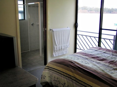 Takeme2 Houseboat - Accommodation Cairns 3