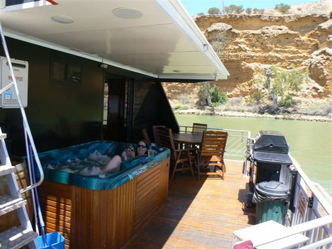 Takeme2 Houseboat - Accommodation Cairns 4